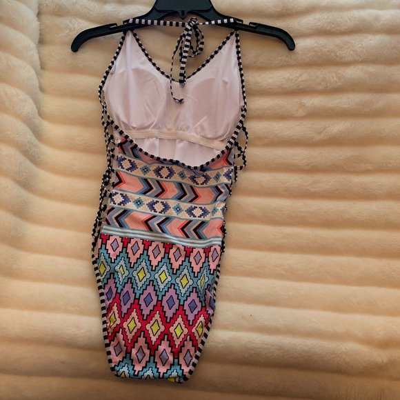 NEW! One Piece Swim Suit Women's size M - Picture 2 of 10